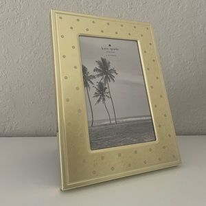 New KATE SPADE 4x6 picture frame- gold with dots